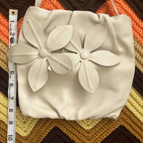 Beautiful Vintage NEVER USED Sonia Rykiel Cream Leather Purse w/Floral Appliqué - Picture 5 of 9